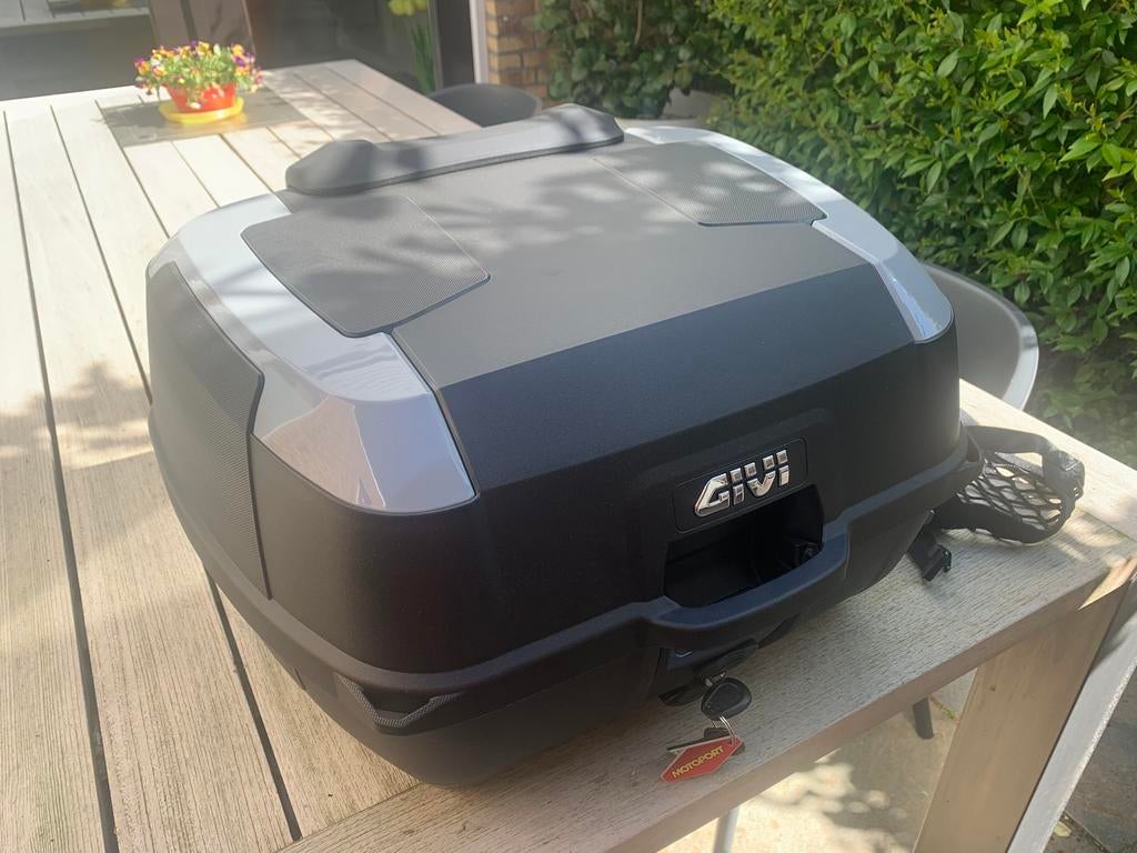 GIVI 45 ltr topkoffer, montageplaat, rugkussen, bagagenenet, Ophalen, Zo goed als nieuw