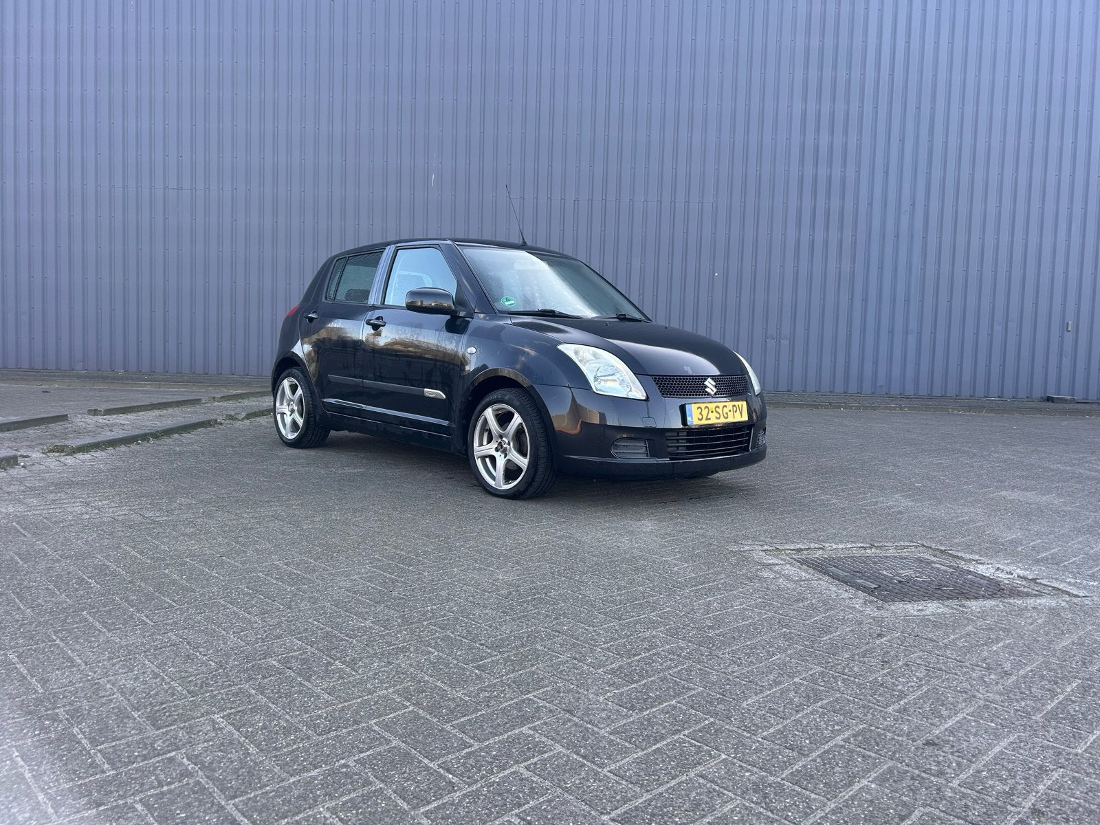 Suzuki Swift 1.3 5D 2006 Zwart, Auto's, Suzuki, Voorwielaandrijving, 40 €/maand, 965 kg, 400 kg