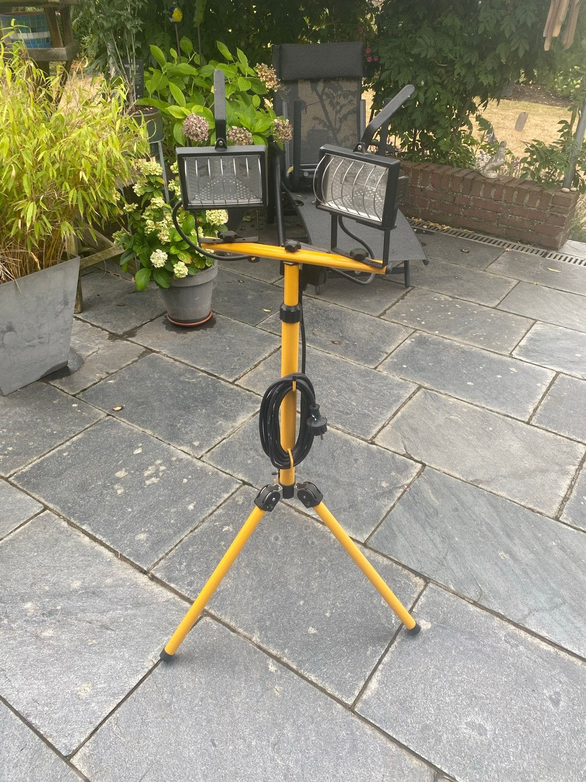 Halogeen bouwlamp op statief, 2x 500W, Doe-het-zelf en Verbouw, Bouwverlichting, Ophalen, Gebruikt, Met statief, Lamp met armatuur