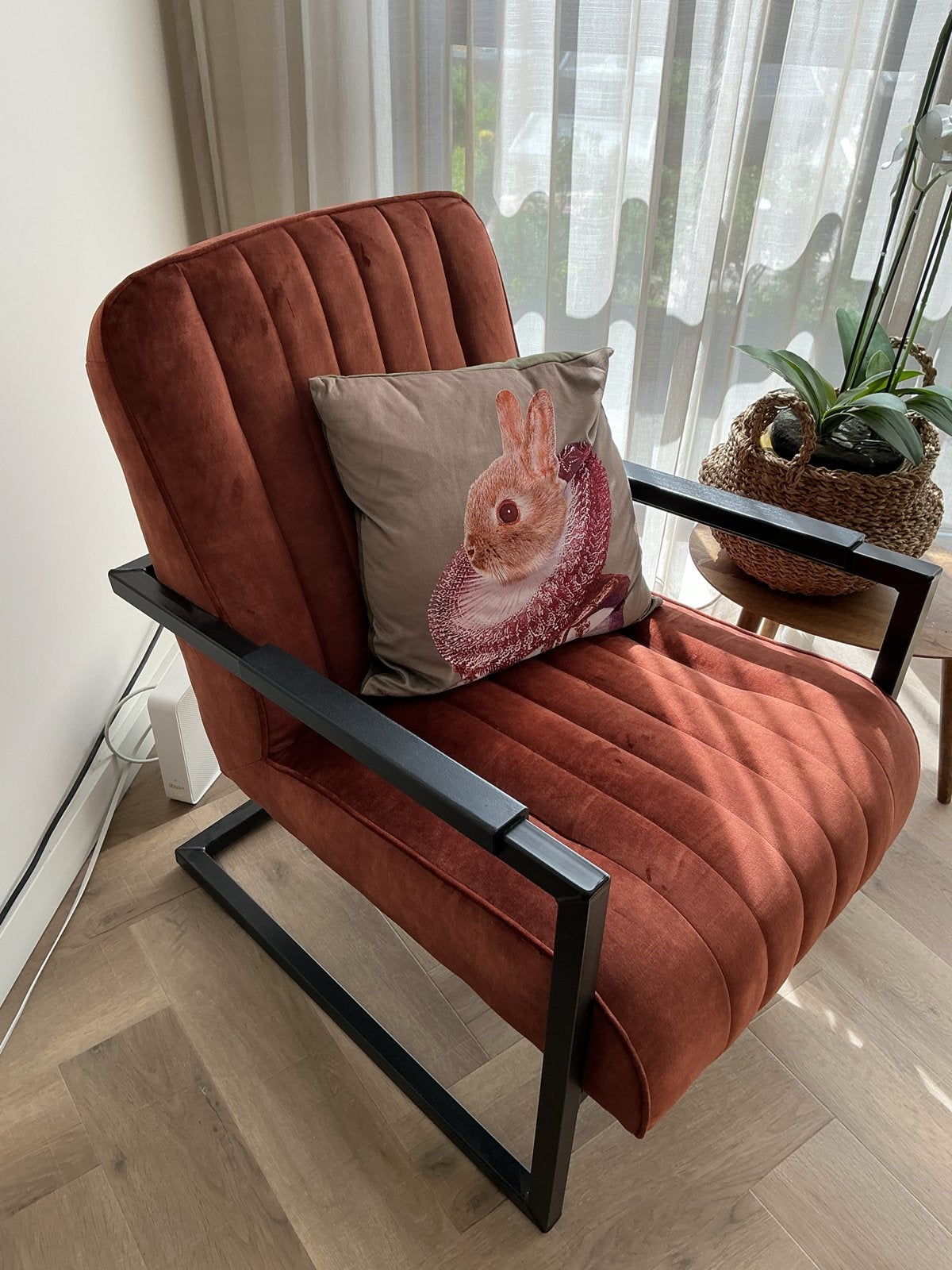 Comfortabele fauteuil in terracotta met metalen frame, Ophalen, 75 tot 100 cm, Zo goed als nieuw, Stof