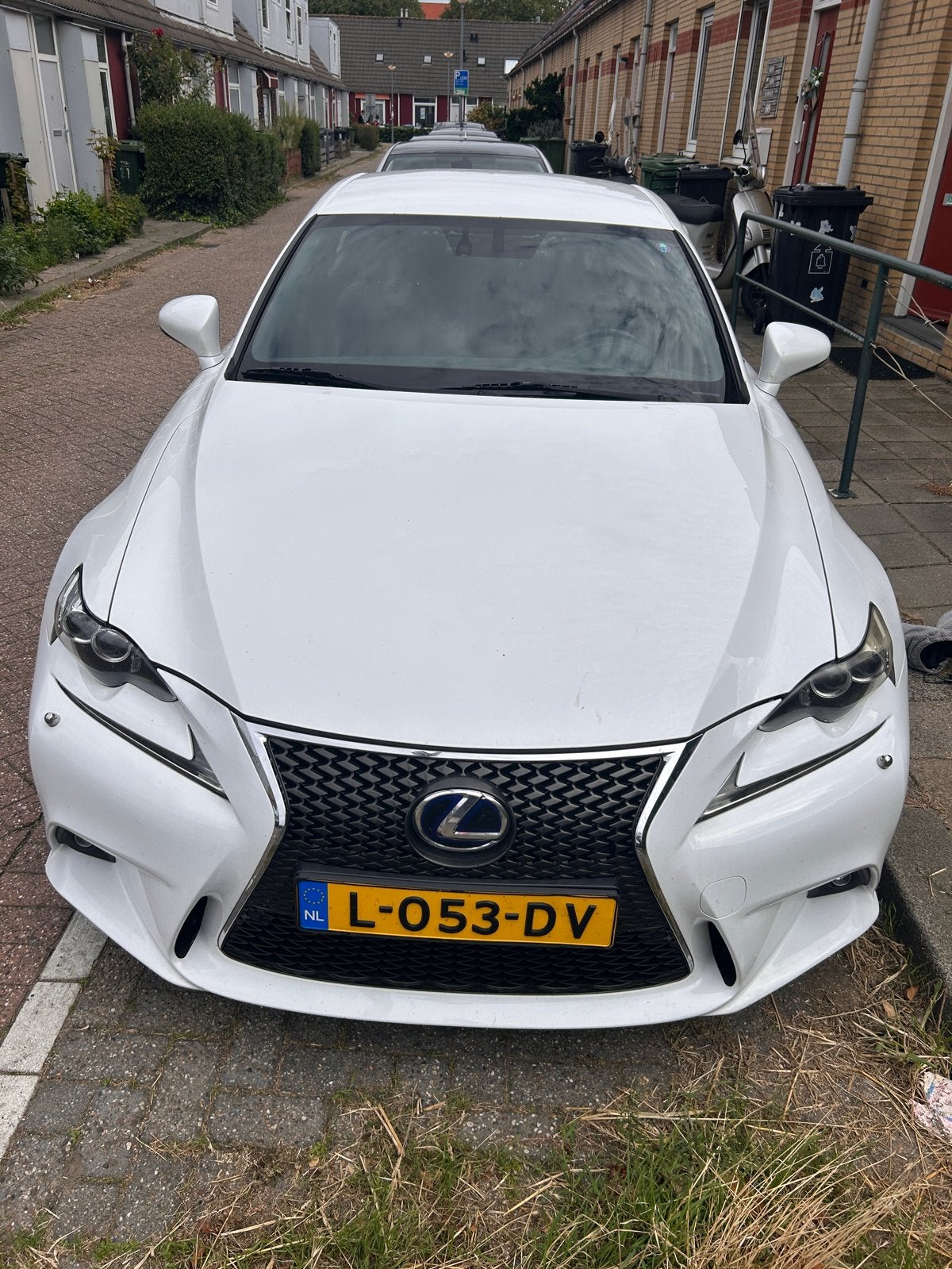 Lexus F sport  IS 300H 2.5 Hybrid CVT 2014 Wit, Auto's, Achterwielaandrijving, 750 kg, 181 pk, Wit