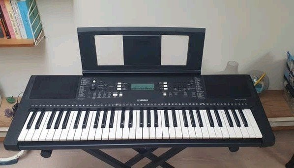 Yamaha PSR E373 keyboard, Muziek en Instrumenten, Keyboards, Gebruikt, 61 toetsen, Yamaha, Aanslaggevoelig, Met standaard, Midi-aansluiting