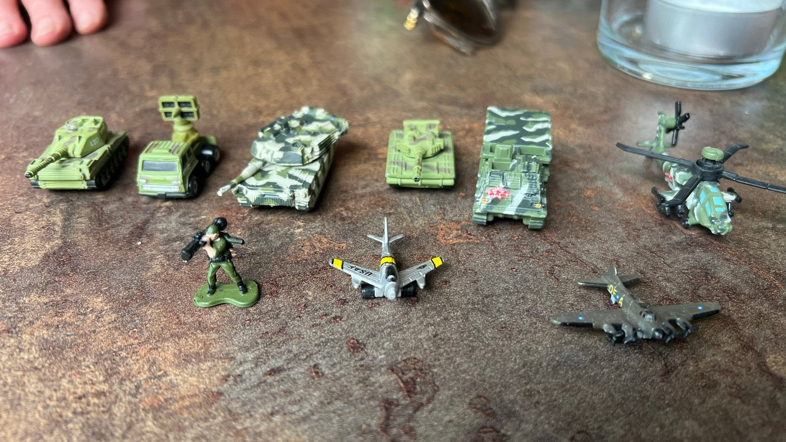 Militair speelgoed: tanks, vliegtuigen en helikopters, Ophalen of Verzenden, Gebruikt