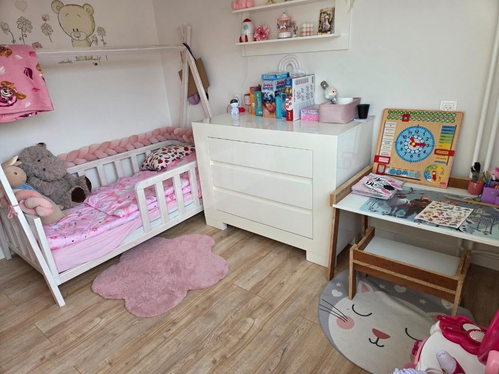 Te koop:witte kast en commode en plank, Ophalen, Gebruikt, 50 tot 70 cm, 105 cm of meer