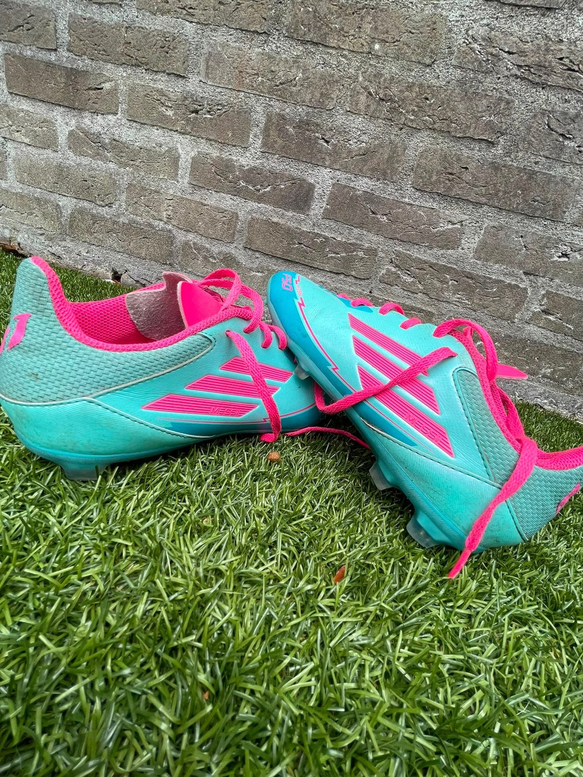 Adidas F50 voetbalschoenen maat 38, Sport en Fitness, Voetbal, Ophalen of Verzenden, Zo goed als nieuw, Schoenen
