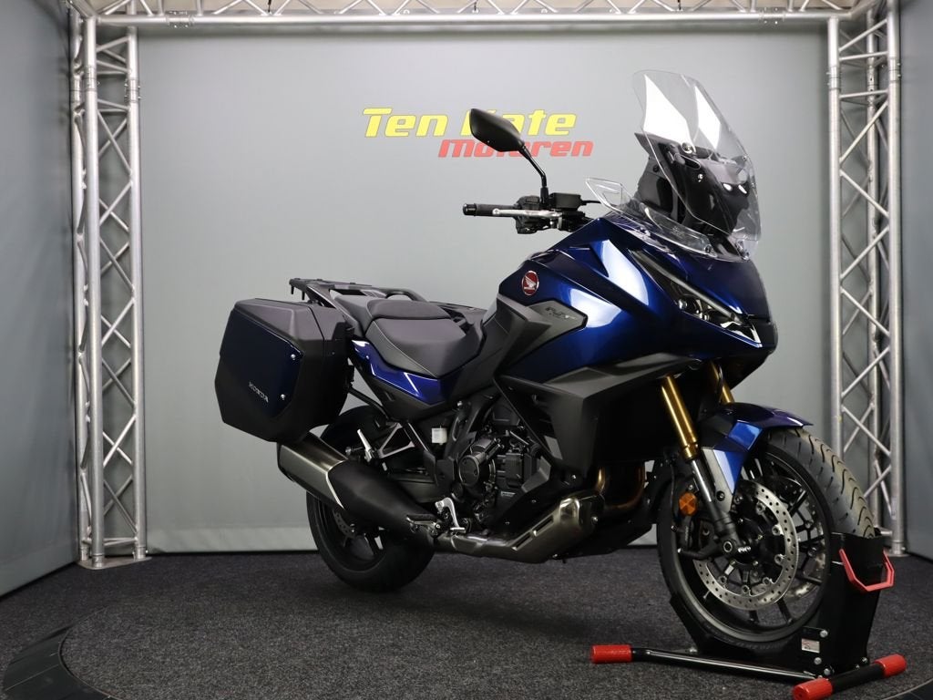 Honda NT 1100 DCT Electronic Suspension, Bedrijf, Toermotor