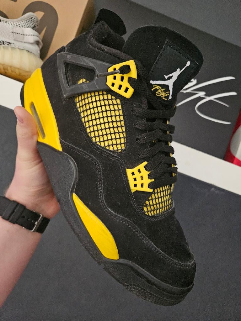 Jordan 4 thunder Retro (2023), Kleding | Heren, Schoenen, Zo goed als nieuw, Sneakers of Gympen, Zwart, Ophalen of Verzenden