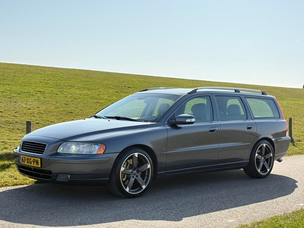 Volvo V70 2.4 D5 185pk edition sport 2007 | xenon | leer |, Auto's, Voorwielaandrijving, 15 km/l, 1800 kg, 168 €/maand