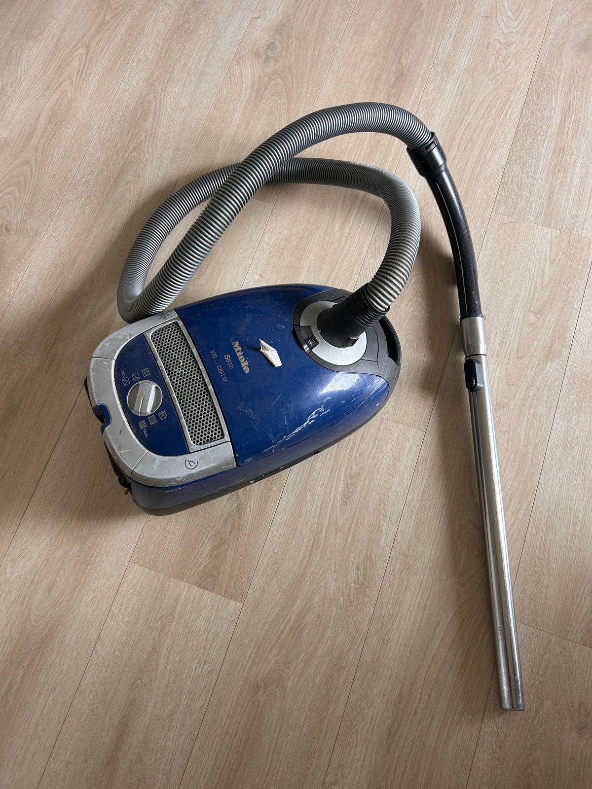 Miele S5221 stofzuiger (2200W) - Motor defect, voor onderdel, Miele, 2000 watt of meer, Niet werkend, Sledestofzuiger