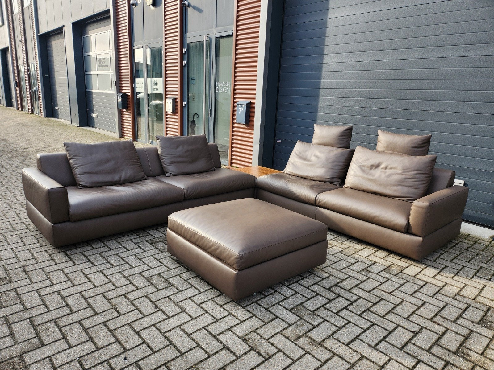 Jori - Tigra divanbase hoekbank met salontafel + extra poef, 125 cm of meer, Leer, Ophalen of Verzenden, Zo goed als nieuw