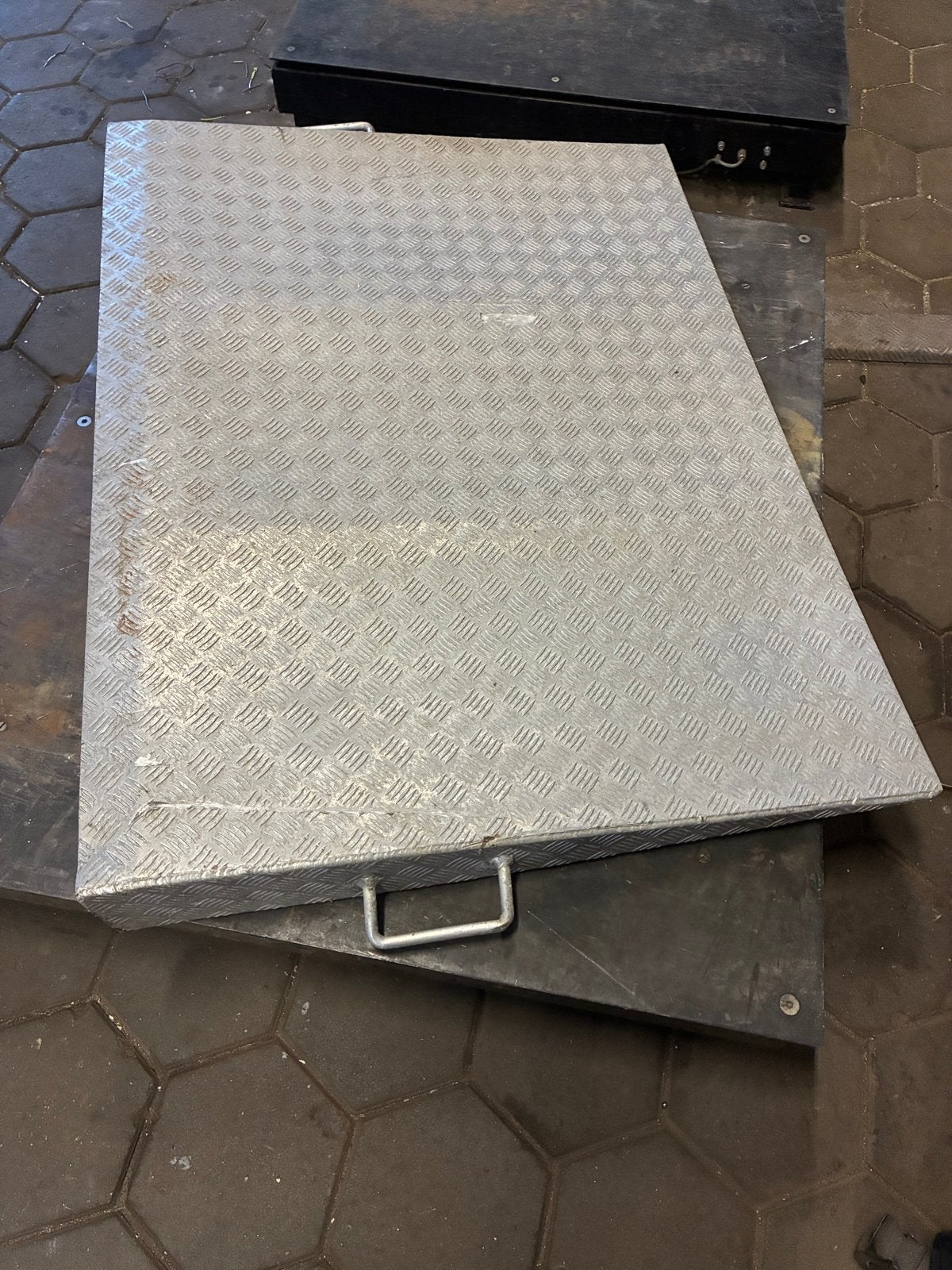 Aluminium oprijplaat 140 cm breed, 15/16 cm rijhoog, Ophalen