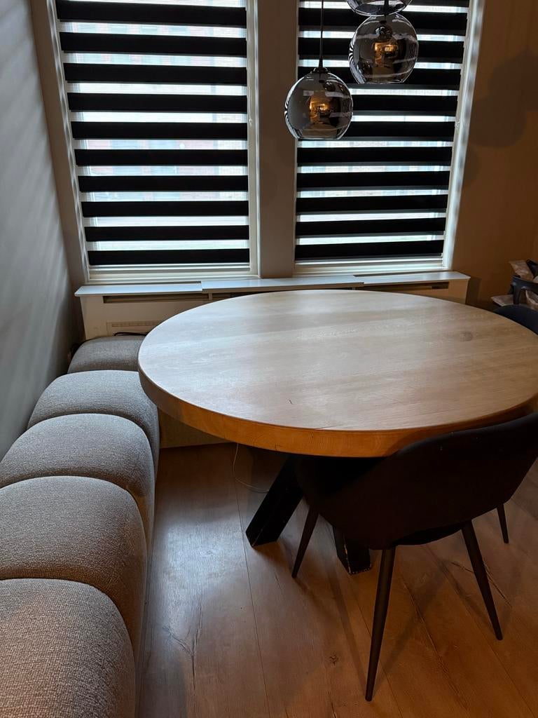 Ronde eikenhouten tafel 130 met spinpoot, Ophalen, Zo goed als nieuw, Vier personen, 100 tot 150 cm