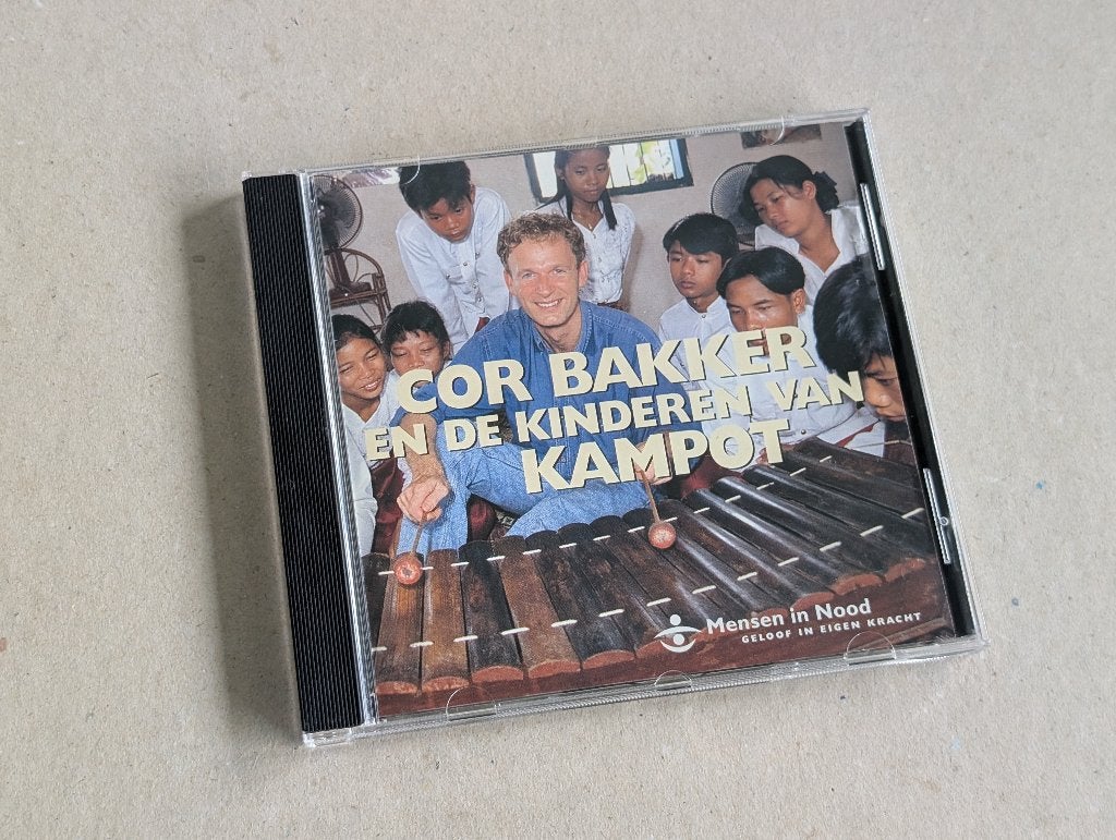 Cor Bakker en de kinderen van Kampot (CD), Ophalen of Verzenden, Zo goed als nieuw, Streekmuziek, Album