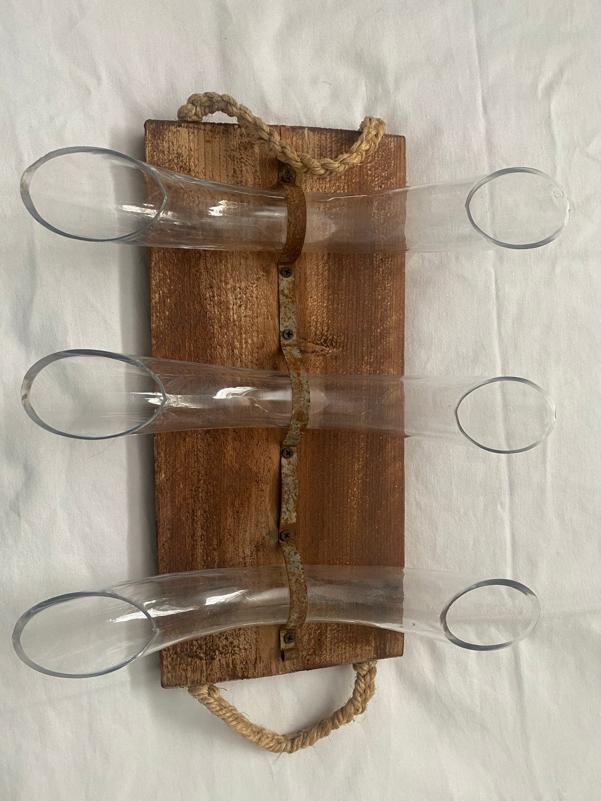 Decoratieve vazen op houten plank met touw handvaten, Gebruikt, Bruin, Ophalen of Verzenden, Glas