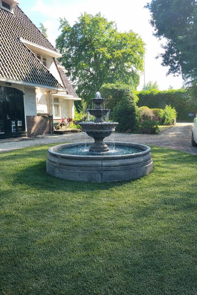 Verdiepte vijverrand met fontein, Ophalen, Nieuw, Beton, Fontein