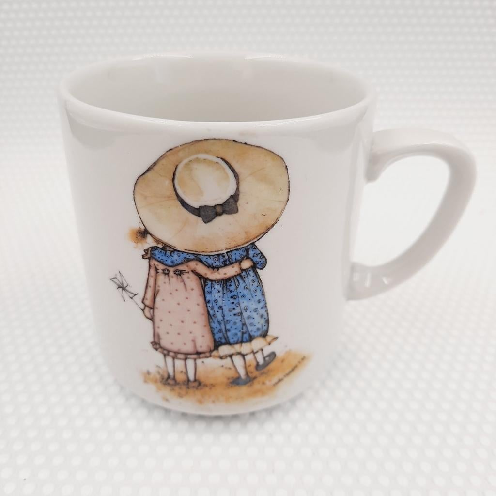 Holly Hobbie beker mok - 9 cm hoog, 8 cm diameter, Huis en Inrichting, Keuken | Servies, Gebruikt, Keramiek, Ophalen of Verzenden