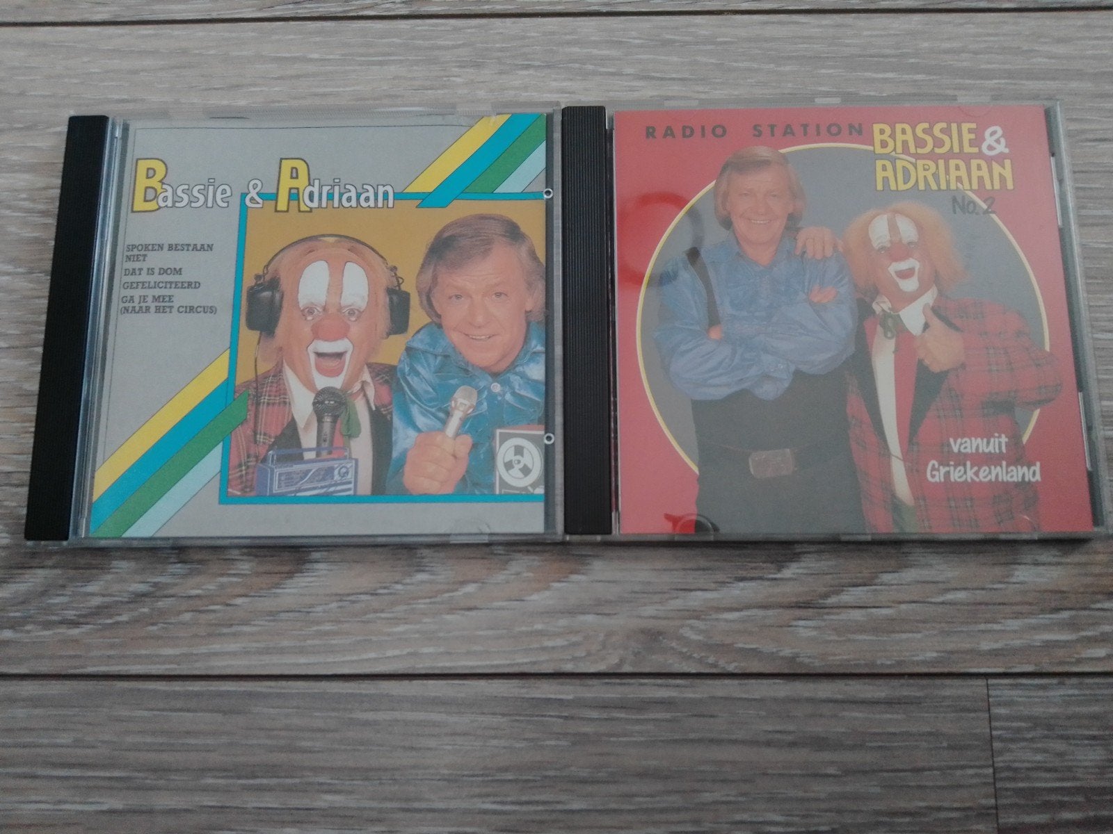 Bassie & Adriaan CD's: Radio Station & Vanuit Griekenland, Cd's en Dvd's, Cd's | Kinderen en Jeugd, Gebruikt, 6 tot 9 jaar, Ophalen of Verzenden