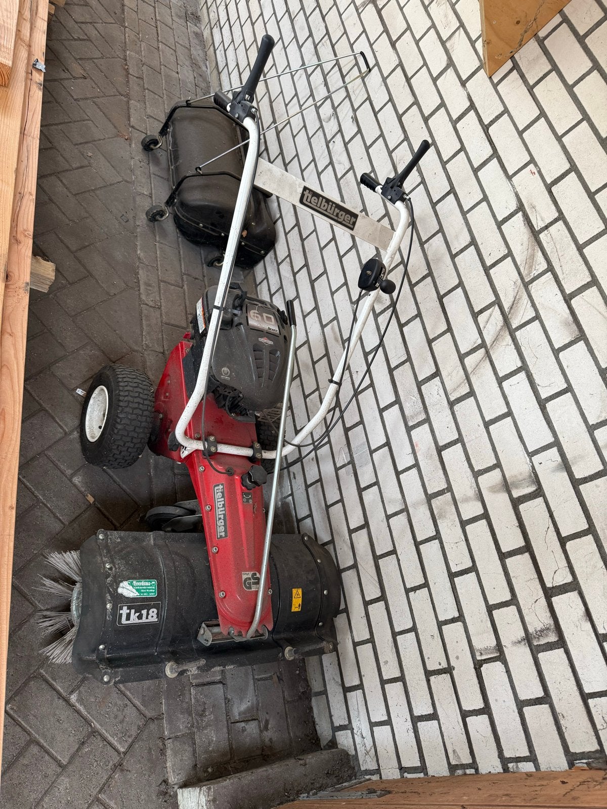 Veegmachine Tielburger TK18 - Krachtige Reiniging, Ophalen, Gebruikt