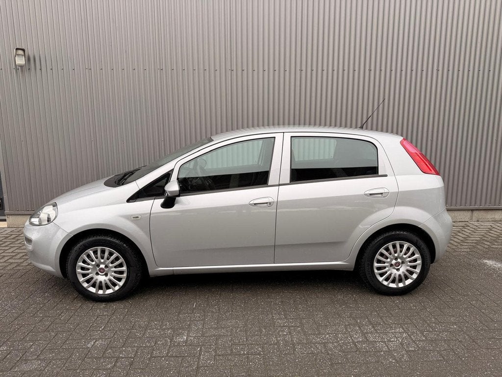Fiat Punto Evo 1.2 Lounge Nieuwe koppeling|Elektrische ramen, Voorwielaandrijving, 1005 kg, 4 cilinders, 400 kg