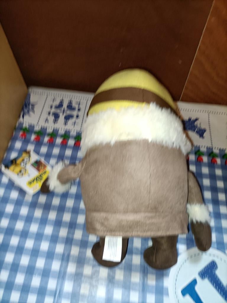Minion knuffel met bruine jas 26 cm groot, Ophalen of Verzenden, Zo goed als nieuw