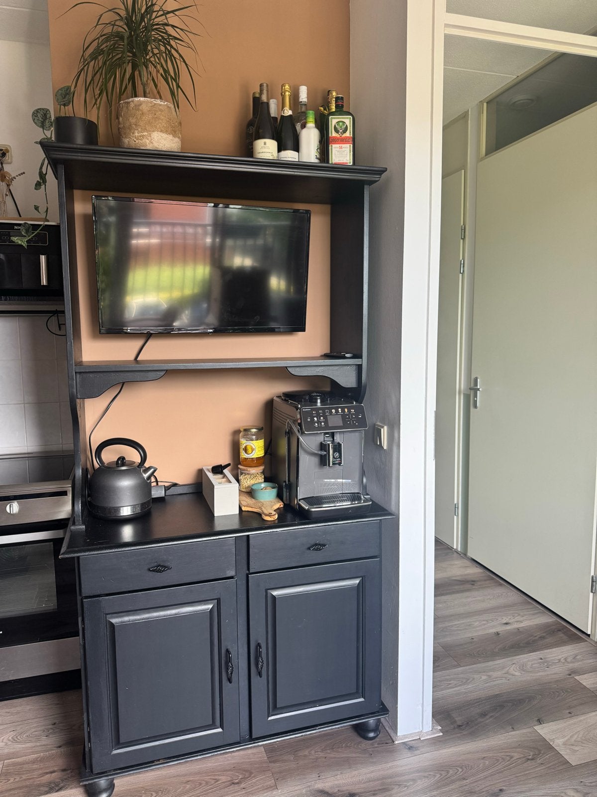 Ruime buffetkast met koffiehoek en afvalscheiding, Ophalen, Gebruikt, 100 tot 150 cm, Met lade(s)