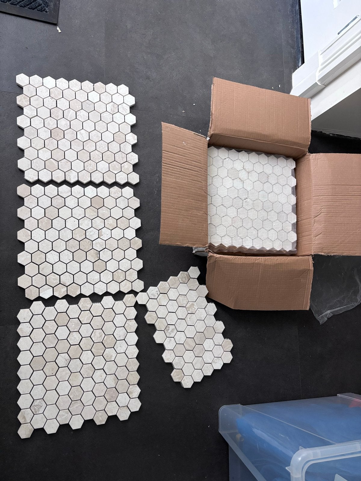 8,5 matjes Hexagon Plain Bottocino mozaïektegels marmer, Doe-het-zelf en Verbouw, Ophalen, Nieuw, 20 tot 40 cm, Minder dan 5 m²