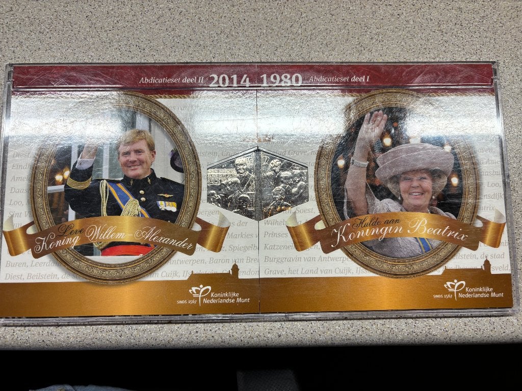 abdicatieset 1980 en 2014 deel 1&2 in cassette BU, Ophalen of Verzenden, Koningin Beatrix, Euro's, Setje