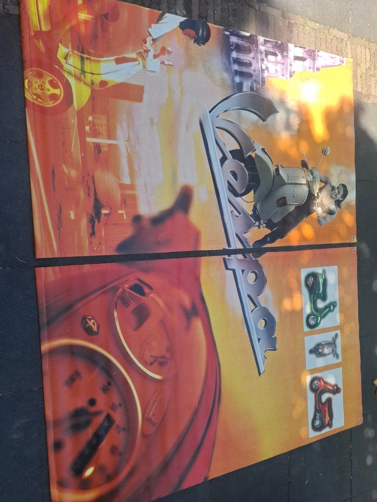 2 Bijpassende Vespa Posters met Kleine Beschadigingen, Deurposter of groter, Ophalen of Verzenden, Reclame, Rechthoekig Staand