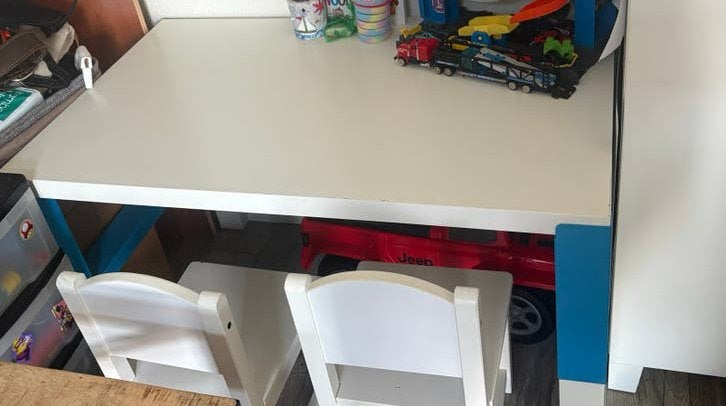 Kindertafel met stoeltjes, Ophalen, Gebruikt, Tafel(s) en Stoel(en)