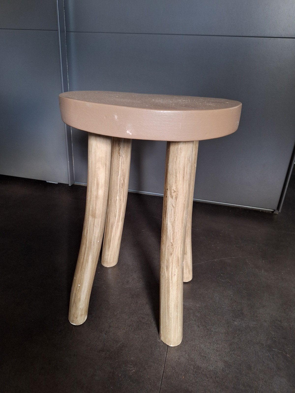 Houten krukje met ronde zitting, Ophalen, Zo goed als nieuw, Hout