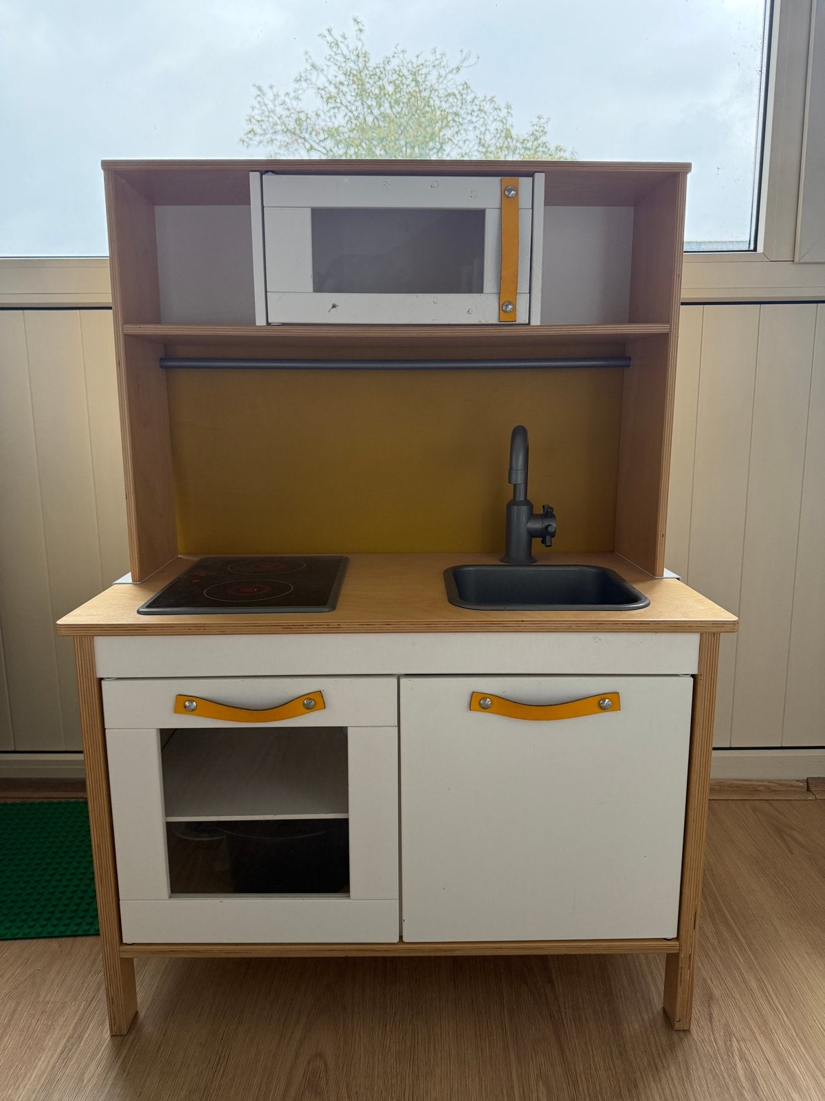 IKEA Speelkeuken met okergele achterwand en gele greepjes, Ophalen, Gebruikt, Hout, Speelkeuken