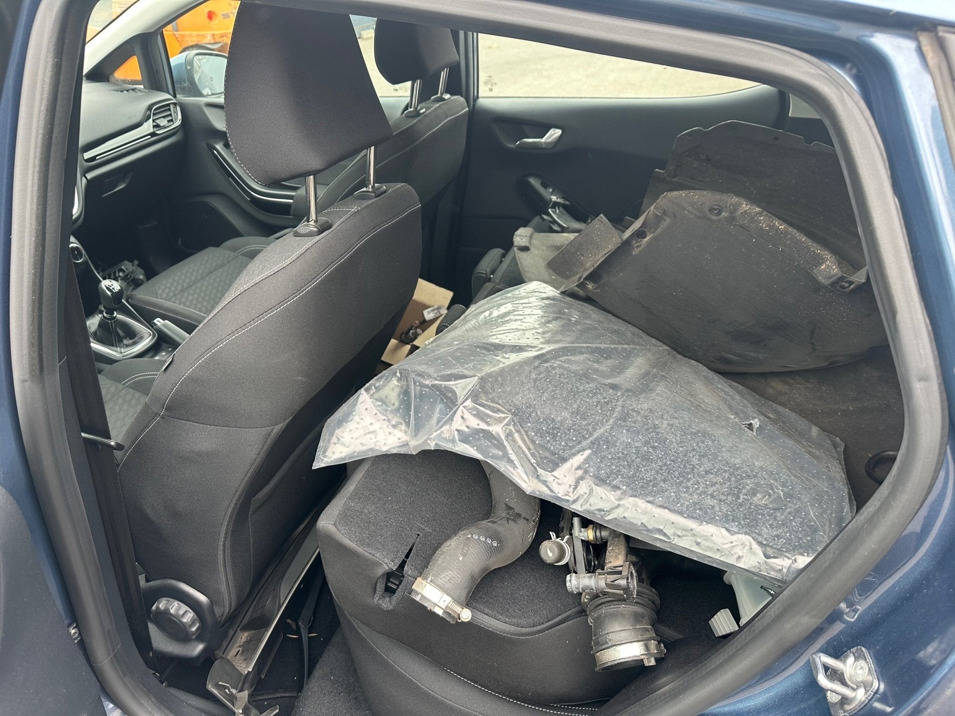 Foto 5 van Ford Fiesta 1.0 EcoBoost Hybrid Titanium , navigatie , pdc ,
