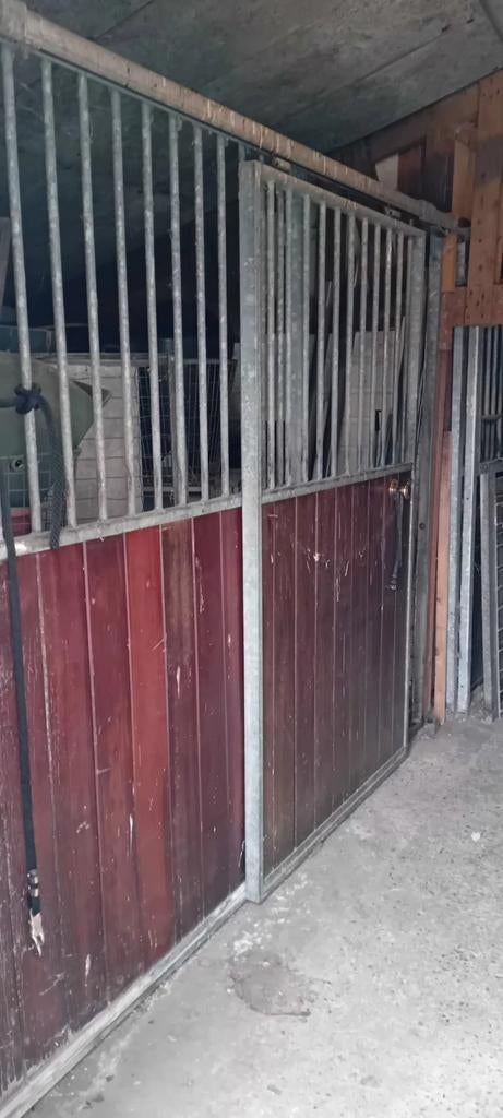 Te koop 2 stuks paardenbox voorwand