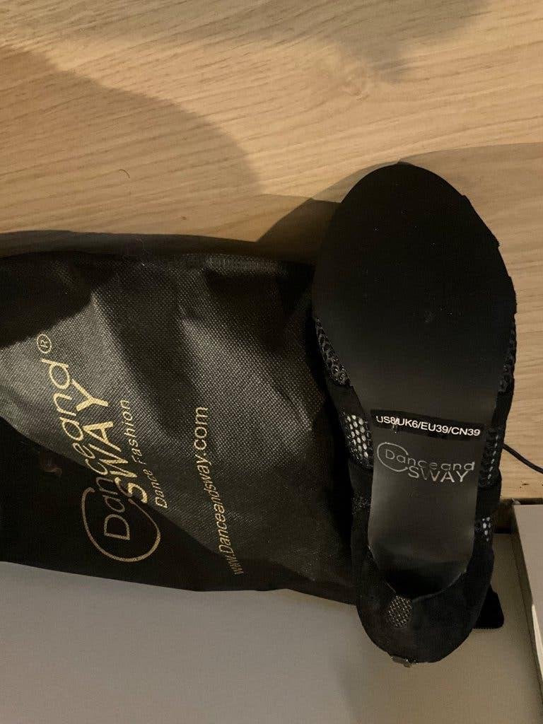 Nieuw Dansschoenen/hakken/laarsje maat 39, Zwart, Nieuw, Dansschoenen, Ophalen of Verzenden