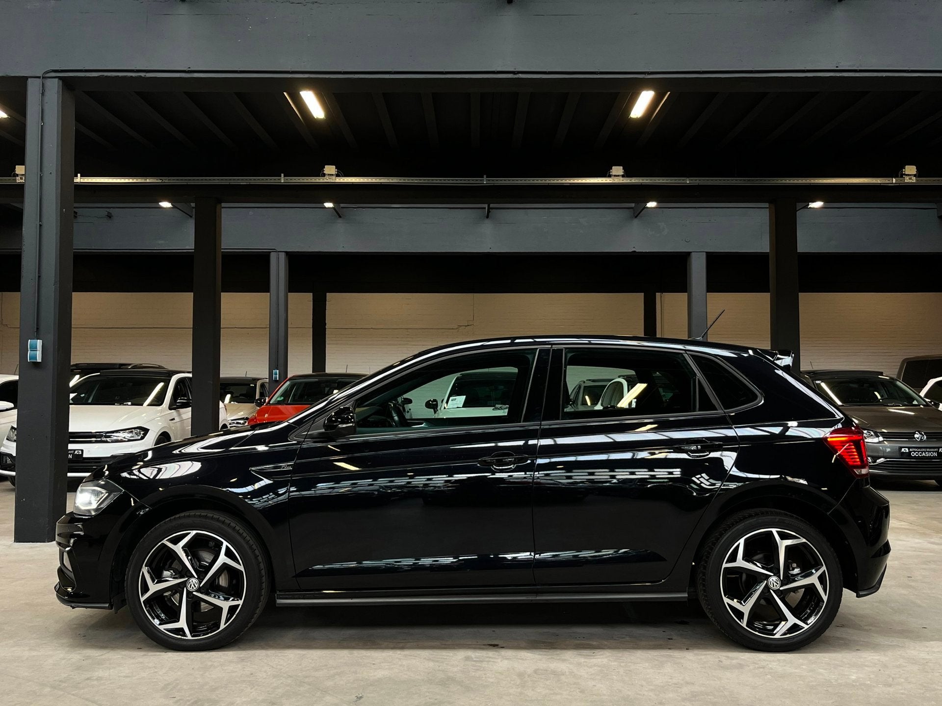 Volkswagen Polo 1.0 TSI R- Line Automaat/Virtual/Carplay, Auto's, Volkswagen, Gebruikt, Zwart, Bedrijf, 1100 kg