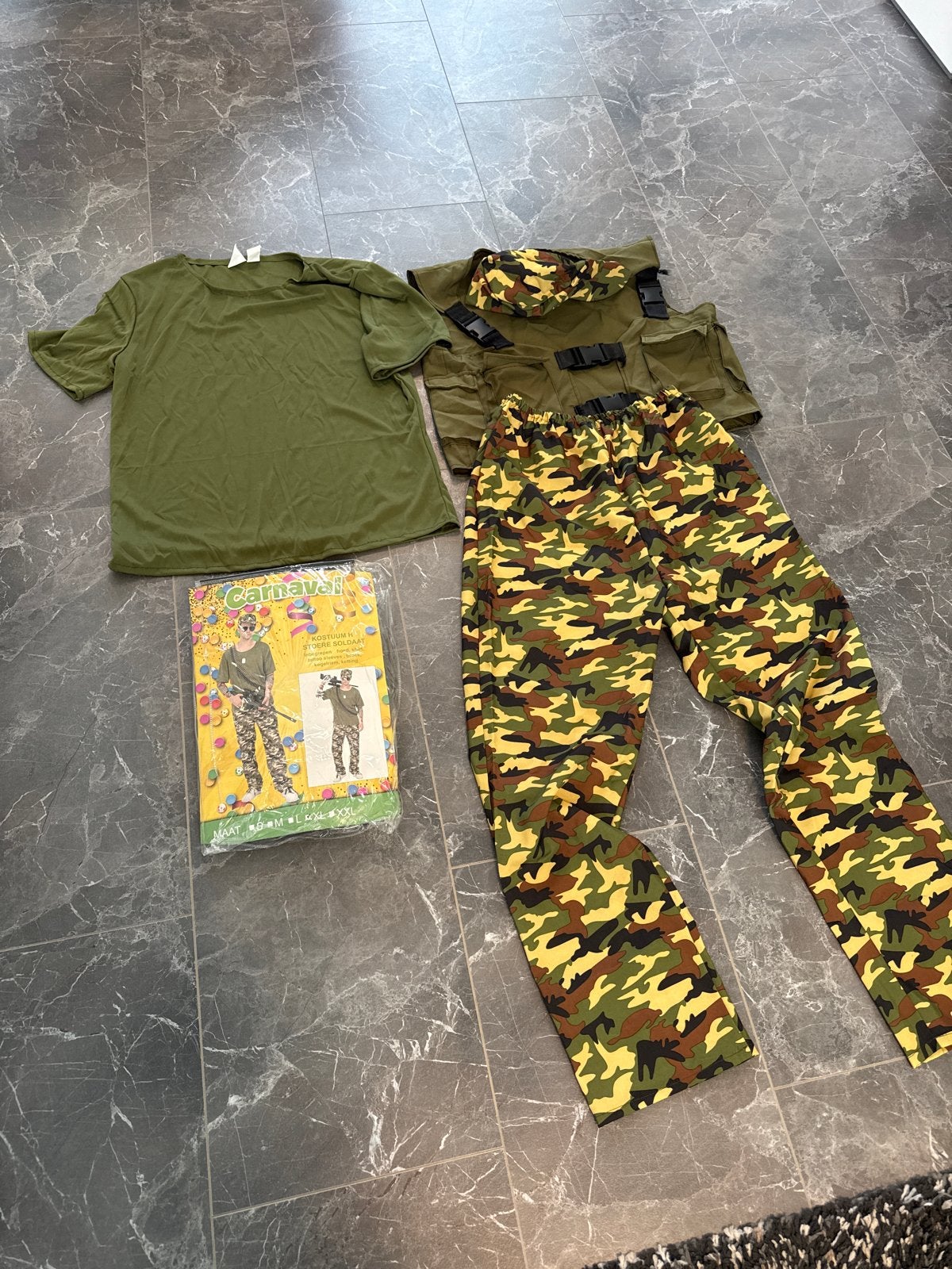 Nieuw Carnaval Kostuum Stoere Soldaat - Camouflage, Maat 38/40 (M), Carnaval, Nieuw, Ophalen of Verzenden