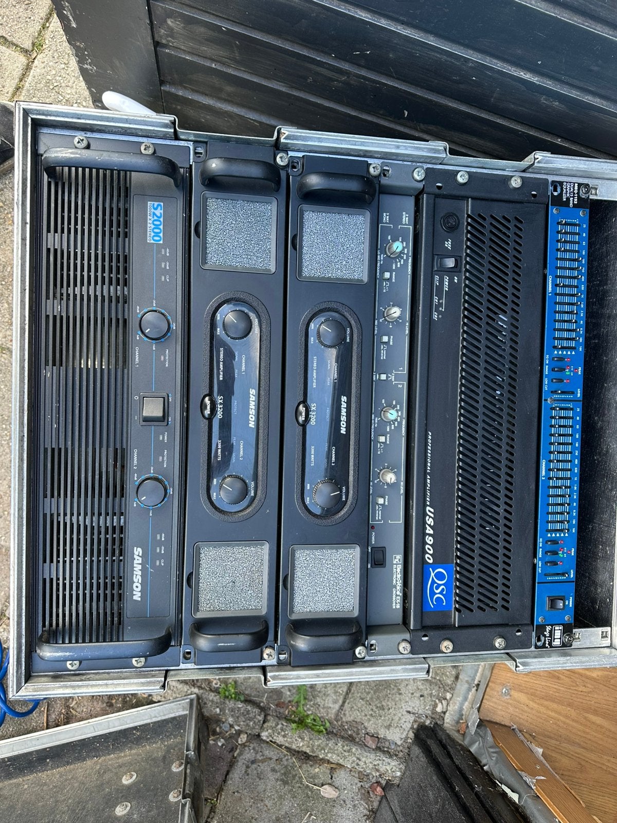 Flightcase met diverse versterkers eq en crossover, Ophalen, Gebruikt, 1000 watt of meer, P.A.