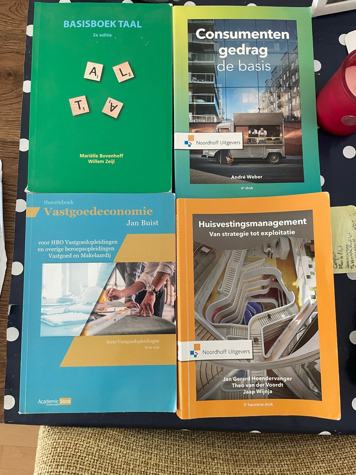 4 studieboeken Vastgoedkunde: Basisboek Taal, Consumentenged, Boeken, Studieboeken en Cursussen, Ophalen, Gamma, Gelezen, HBO
