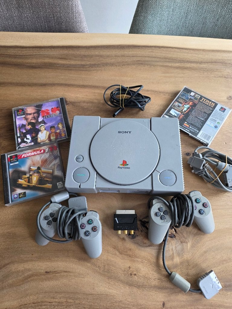 playstation 1, Spelcomputers en Games, Spelcomputers | Sony PlayStation 1, Gebruikt, Met 2 controllers, Met games, Ophalen of Verzenden