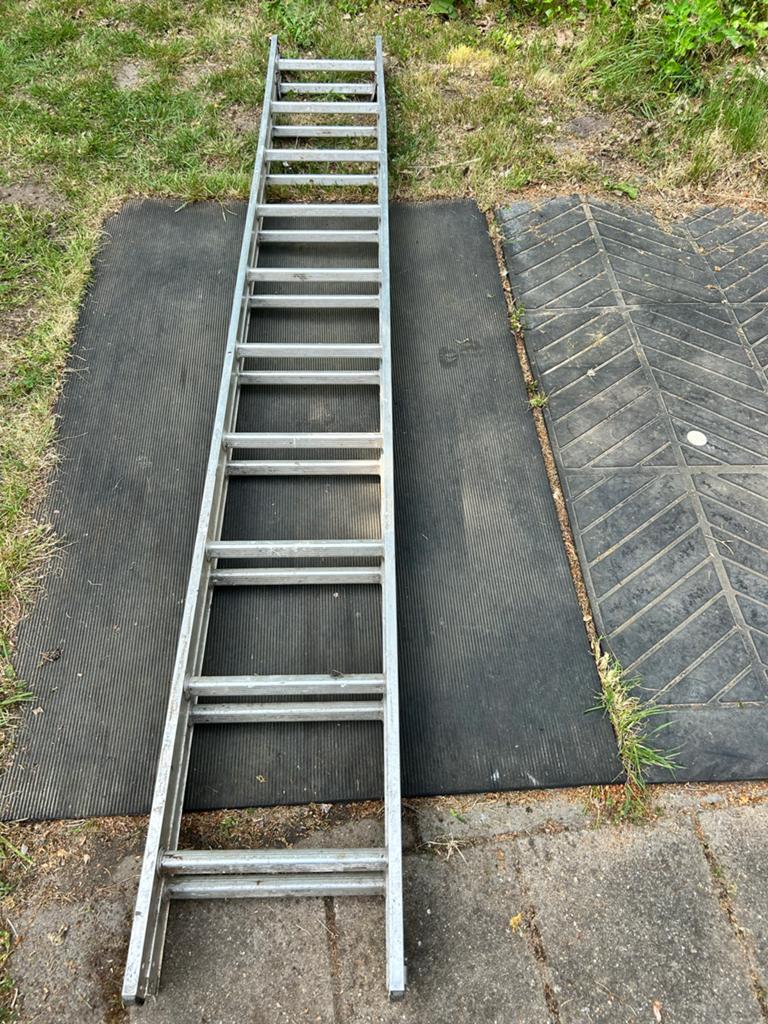 Excelsior uitschuifbare ladder - 4 meter of meer, Doe-het-zelf en Verbouw, Ladders en Trappen, Ophalen, Zo goed als nieuw, Ladder