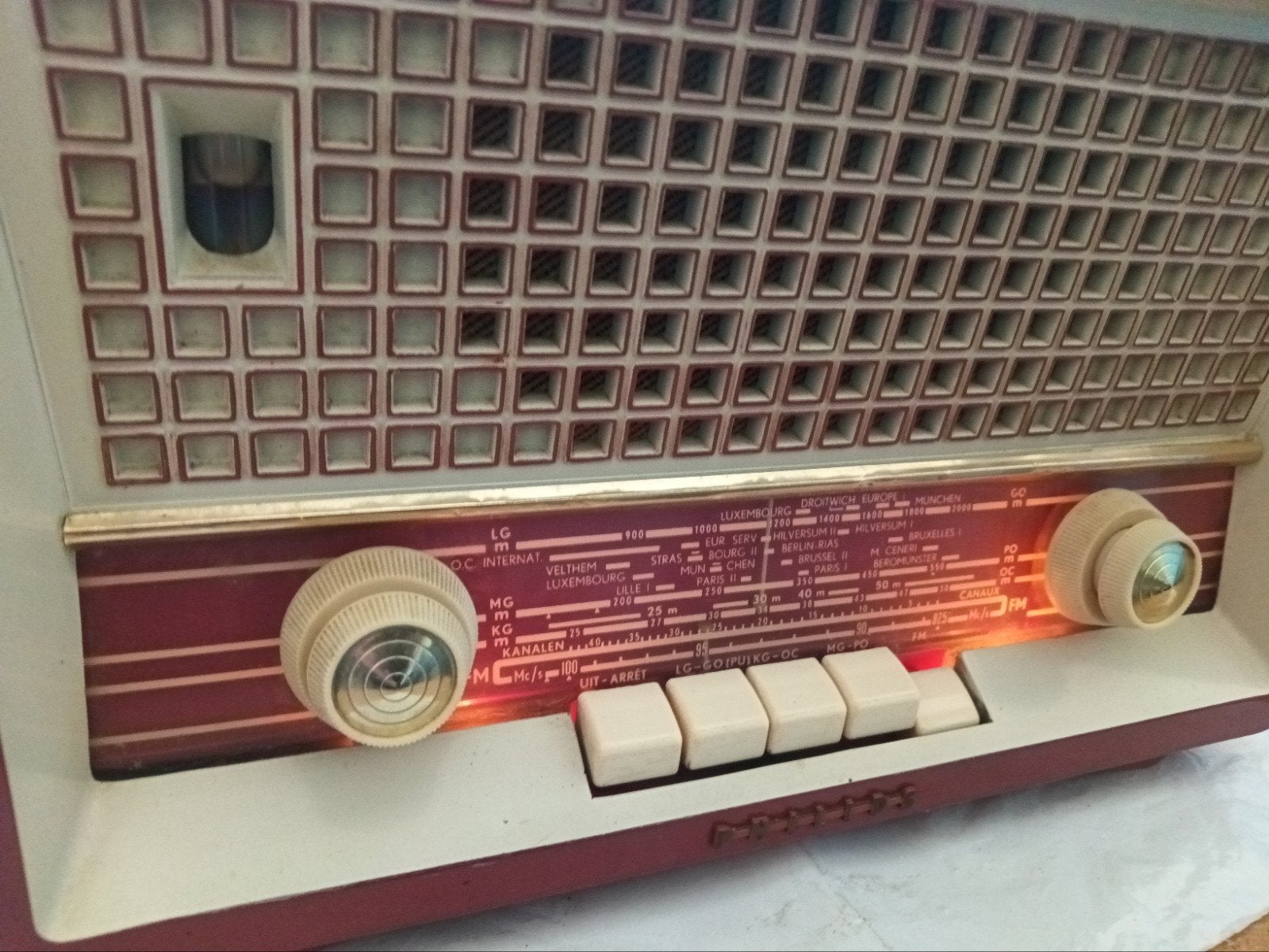 PHILIPS VINTAGE RADIO ( ZIE FOTO,S VOOR DE STAAT ), Ophalen of Verzenden, Gebruikt, Radio