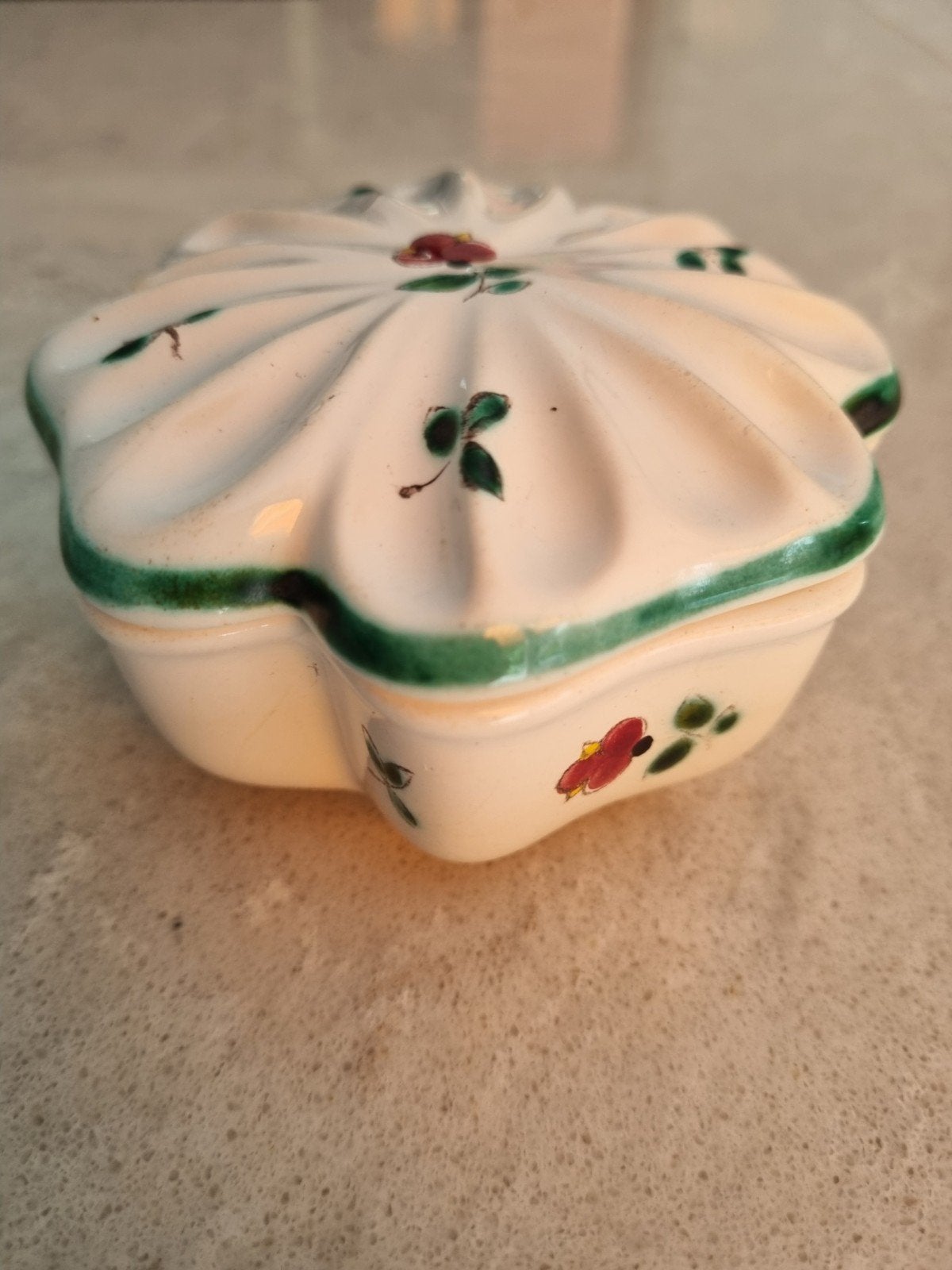 Titel: Vintage Gmundner Keramik doosje – Streublumen (Oosten, Verzenden