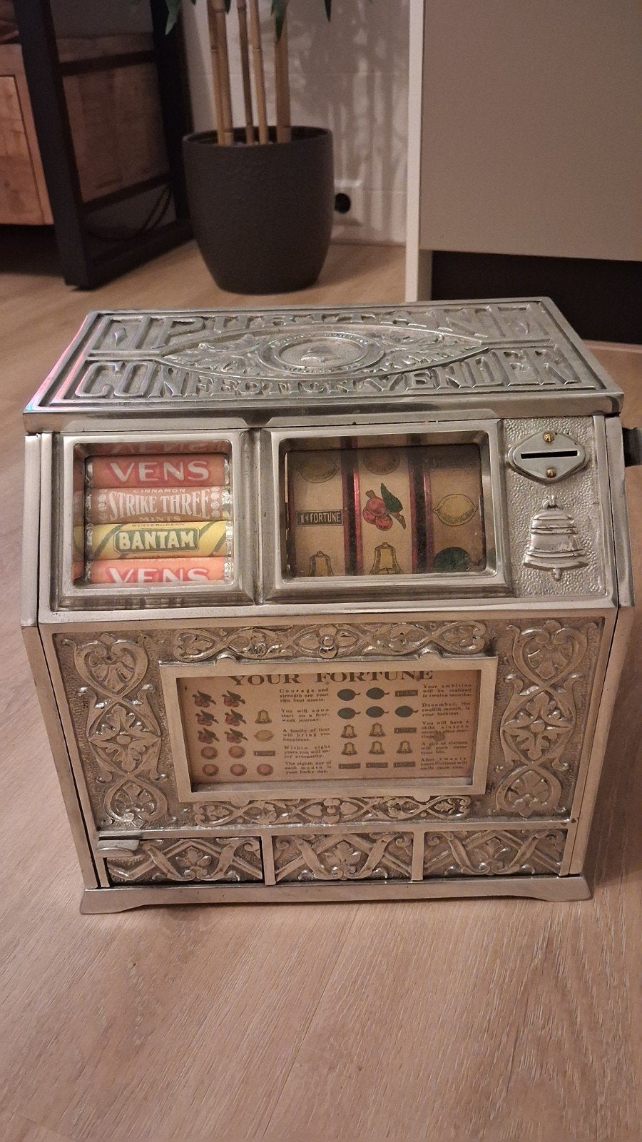 Antieke Confection Vendor Gokautomaat - Decoratief, Verzamelen, Overige munten, Ophalen, Gebruikt, Met sleutels