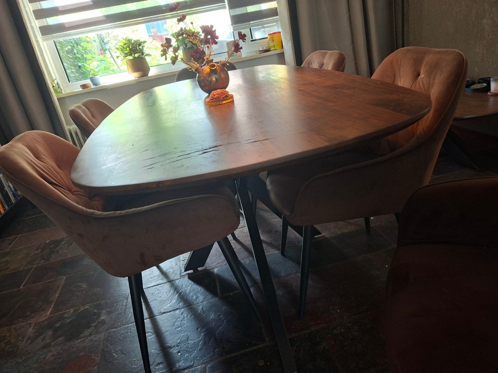 Eettafel Profijt Meubel - 4 jaar oud met lichte beschadiging, Huis en Inrichting, Gebruikt, 100 tot 150 cm, Ophalen of Verzenden