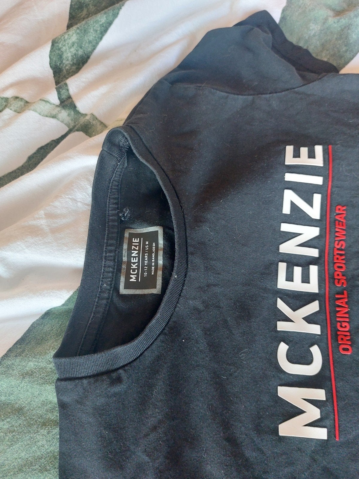 McKenzie T-shirt Zwart Maat M, Kinderen en Baby's, Ophalen of Verzenden, Gebruikt, Jongen of Meisje, Shirt of Longsleeve