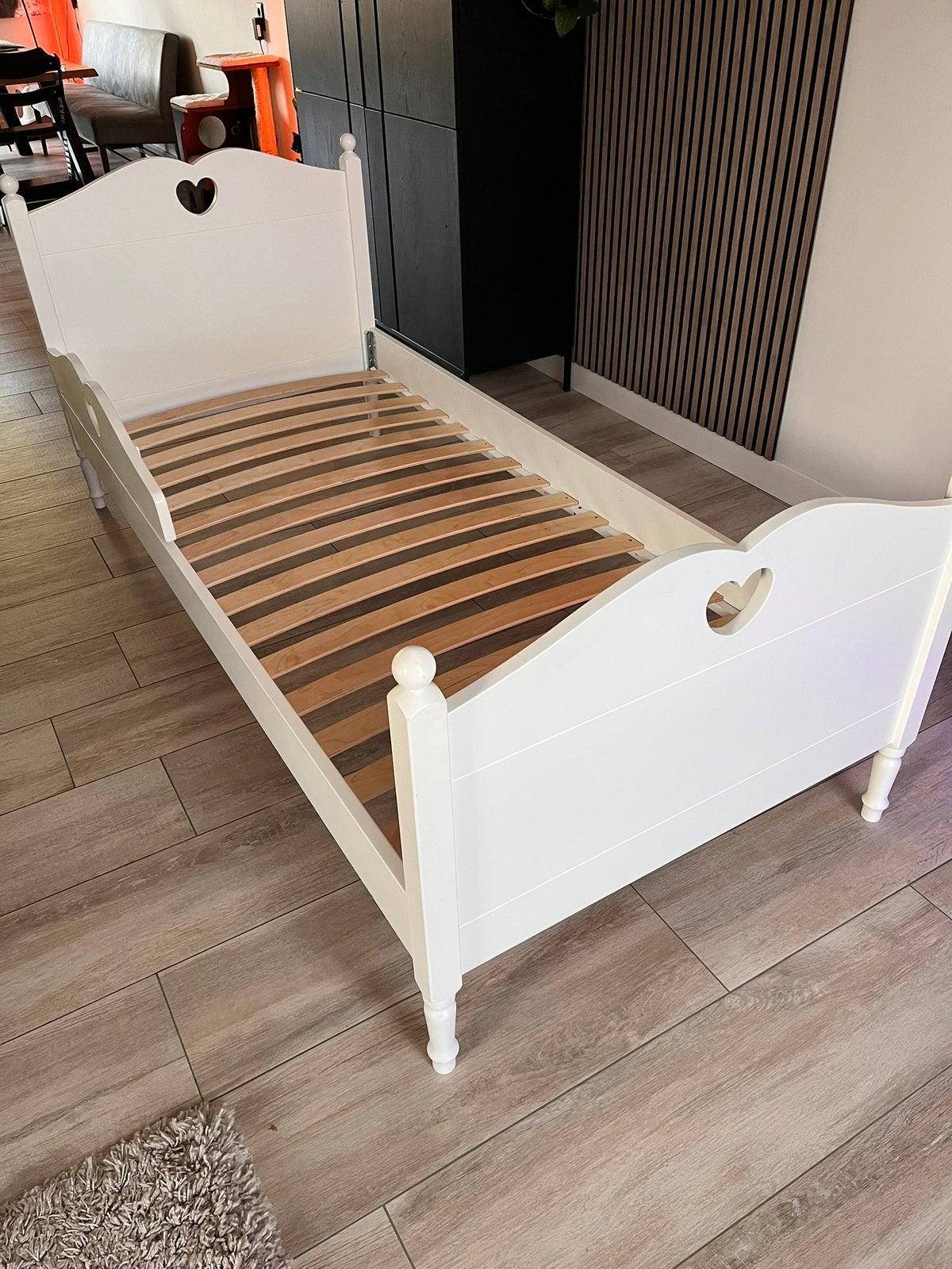 Wit kinderbed 90x200cm met hartjes + Nachtkastje, Huis en Inrichting, Ophalen, 90 cm, Eenpersoons, Wit