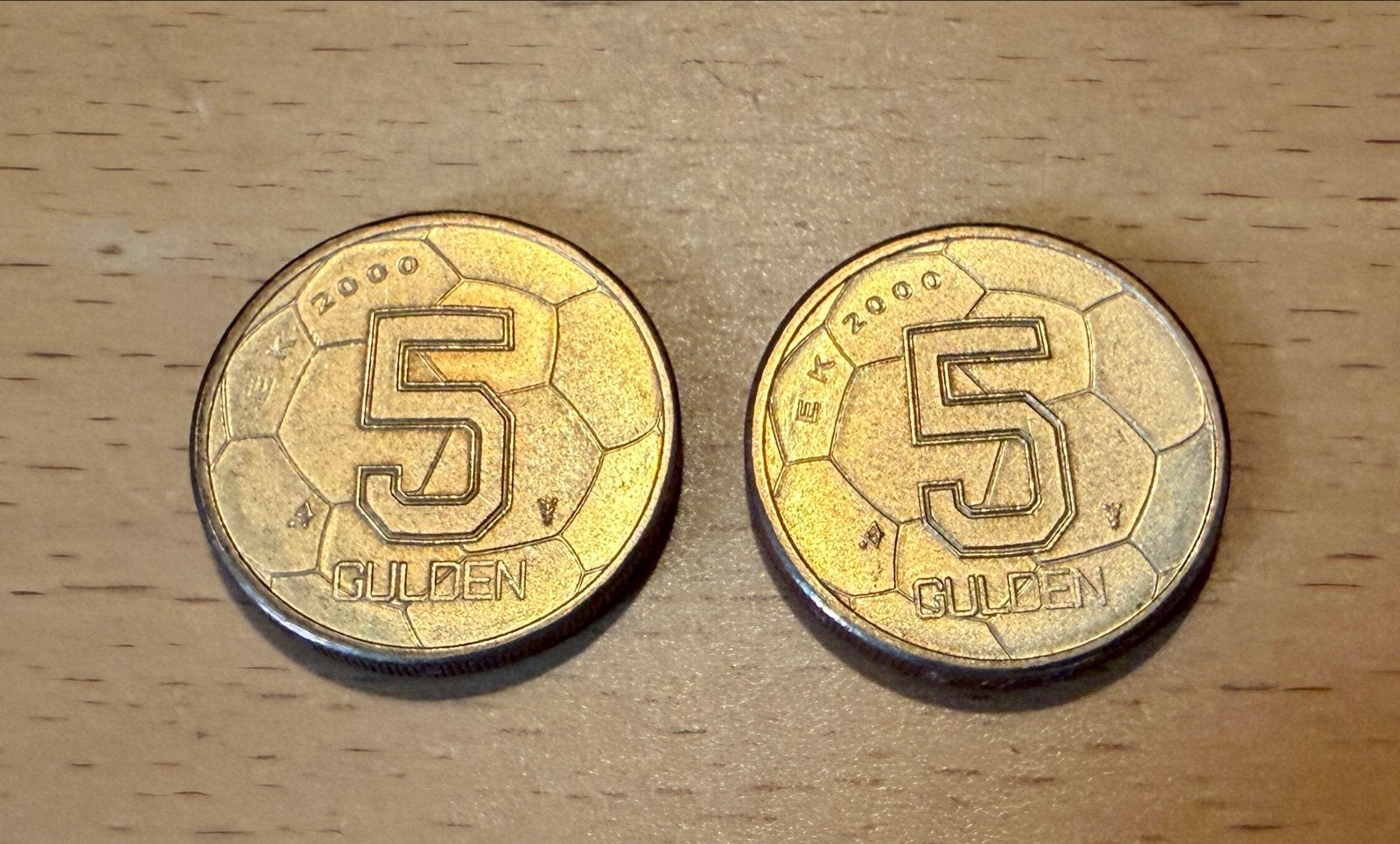 2x 5 Gulden EK Voetbal Munt 2000 Koningin Beatrix, Ophalen of Verzenden, Koningin Beatrix, 5 gulden, Losse munt