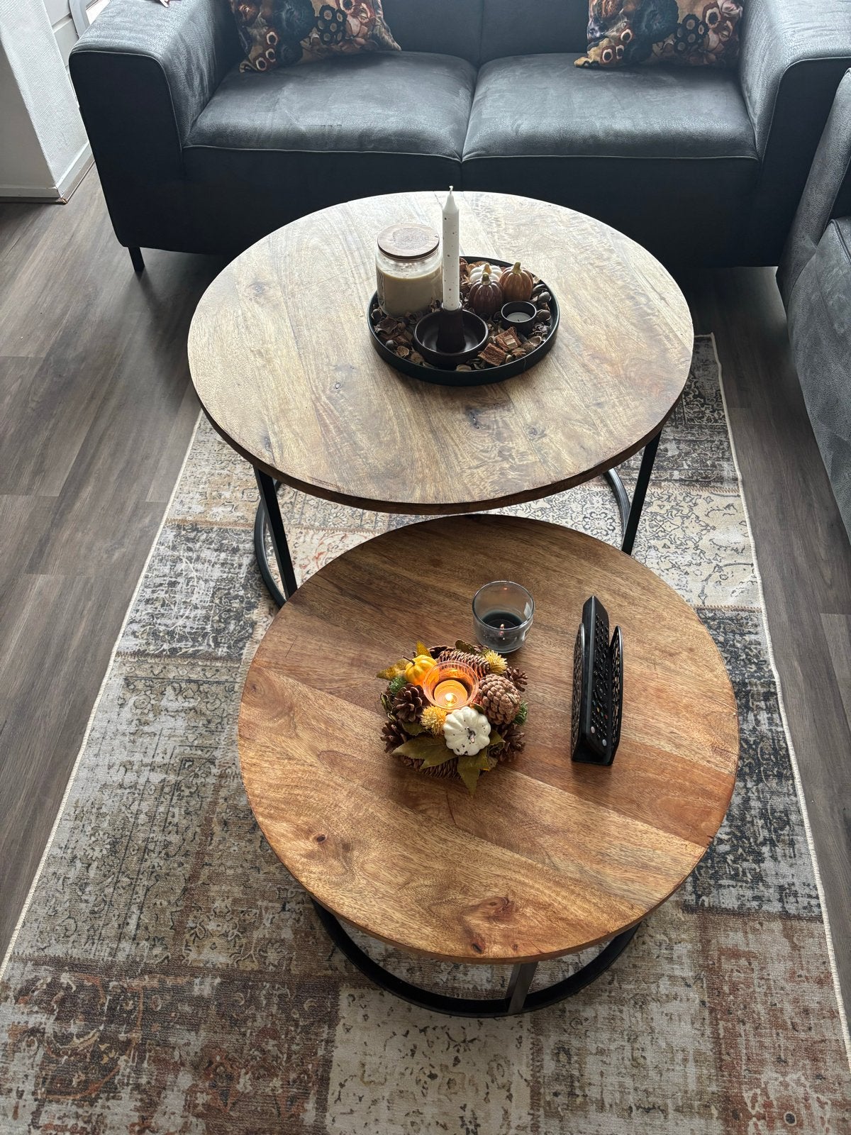 Set van 2 ronde salontafels - Mangohout en Metaal, Huis en Inrichting, 50 – 75, Rond, Zo goed als nieuw, Overige houtsoorten