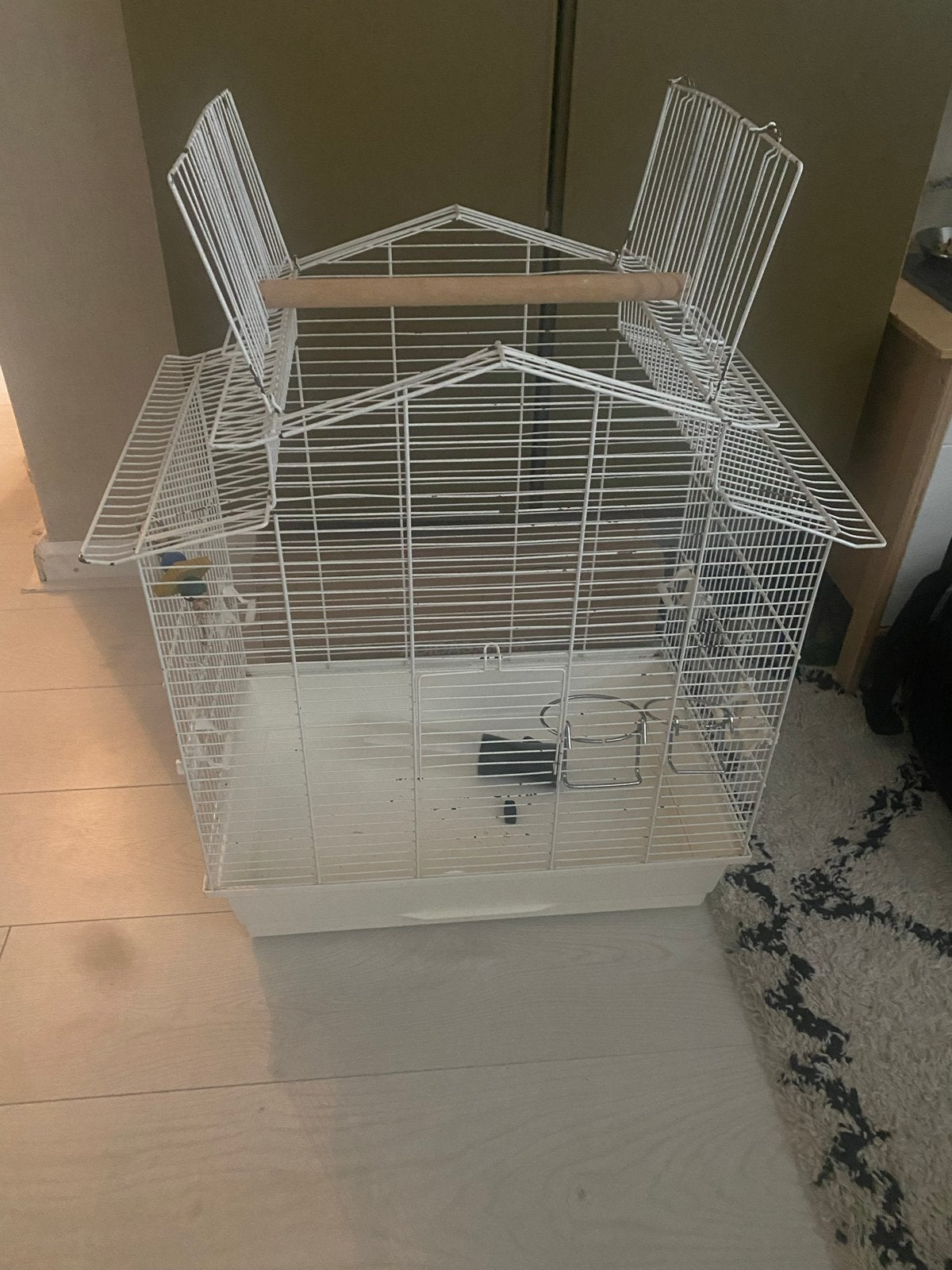 Vogelkooi wit met openklapbaar dak 3 deurtjes en schuiflade, Ophalen, Metaal, Vogelkooi