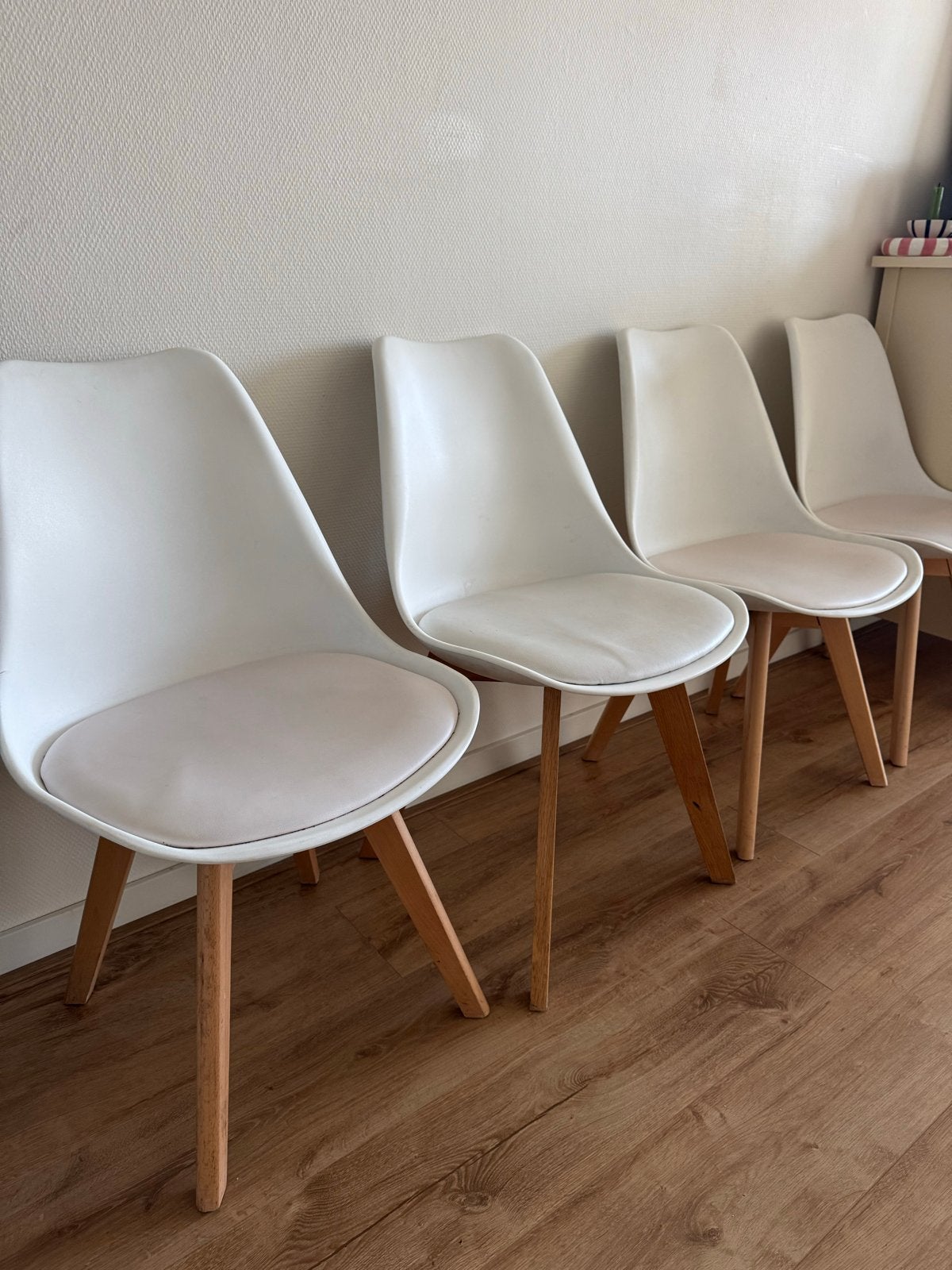 IKEA witte kuipstoelen met houten poten - Gebruikt, prima st, Ophalen, Gebruikt, Wit, Vier
